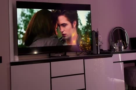 Деваха в леггинсах согласилась поснимать домашний анал