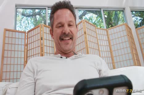 Телка со спортивной жопой подставляет анус #3