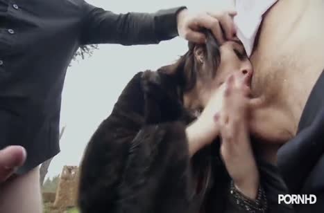 Групповое анальное порно на природе с ненасытной Brooklyn Lee