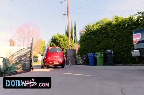 Молодая шлюшка Angel Smalls соблазнила инструктора по вождению #2