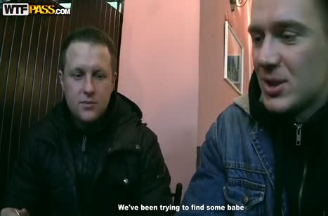 Азиатка в чулках побывала сразу под двумя крепкими парнями