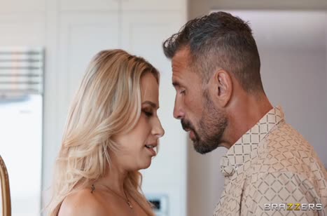 Развратная блондинка устроила жесткое порево на кухне #2