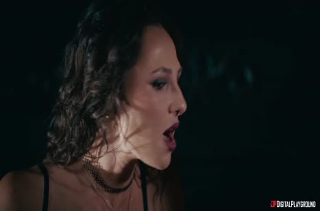 Студент футболист чпокнул красивую брюнетку