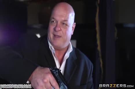 Aletta Ocean спасла паренька и занялась с ним сексом