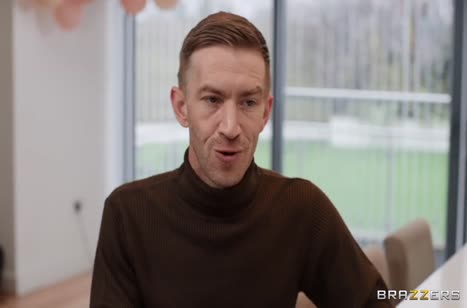 Фигуристую Claudia Bavel мощно натягивают на здоровый пенис