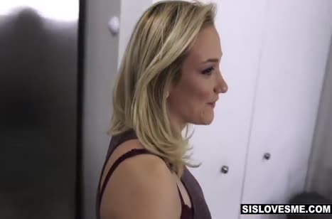 Пышной блондинке понравился размер паренька #5