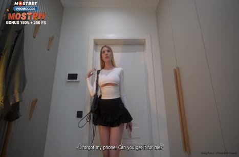 Шикарная русская фитоняшка классно шпилится перед камерой