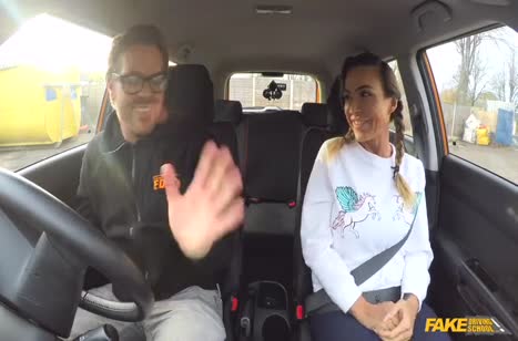 Таксист раскрутил Aubrey Black на перепихон в машине