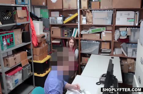 Молодую сисястую воровку наказали в подсобке #1