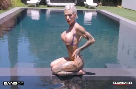 Chantal Danielle позирует в бикини и соблазняет черного соседа