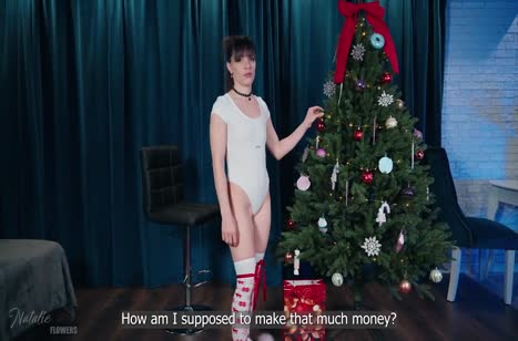 Нарядила елку и по такому случаю дала в задницу