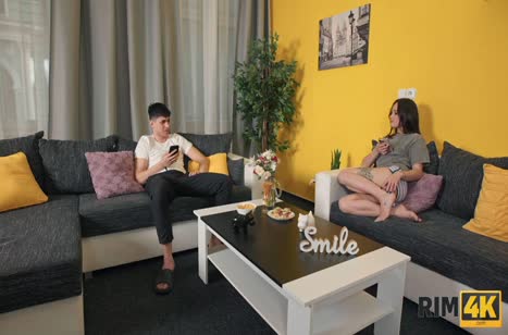 Lucy Mendez усердно делает пареньку минетик