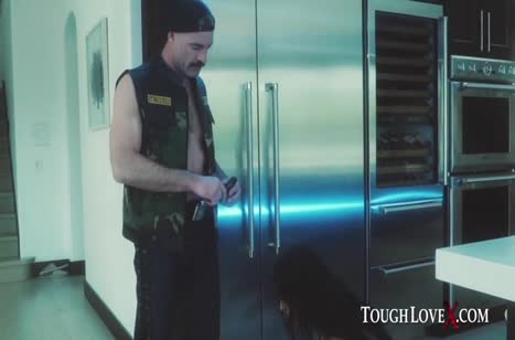 Здоровяк жестко отодрал хрупкую милаху Camila Cortez