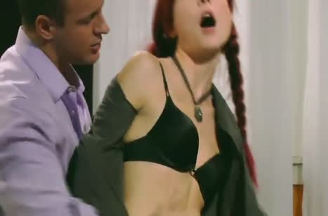 Рыженькая Zoe Voss трахается с любовником и получает оргазм