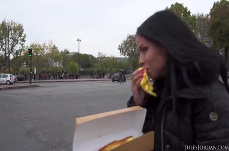 После романтичной прогулки Canela Skin согласилась на трах