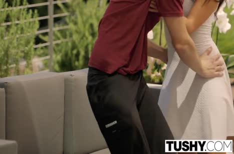 Неудовлетворенная Megan Rain изменила парню с двумя