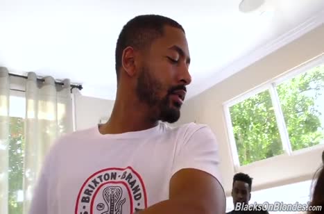 Толпа мужиков без остановки дает в ротик пошлой Avi Love