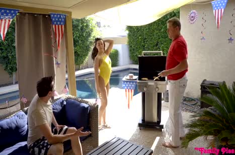 Две молодые брюнетки завели друга на групповое порно