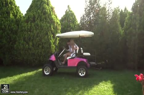 Гольфистка Veronica Leal ловит оргазм от анального порева