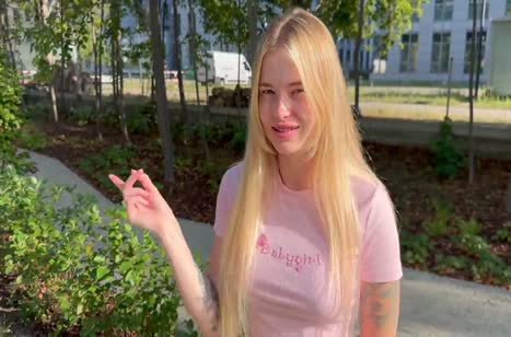 Соседка привела чувака к себе домой