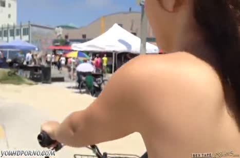 Две игривые лесбиянки очень активно делают кунилингус #2