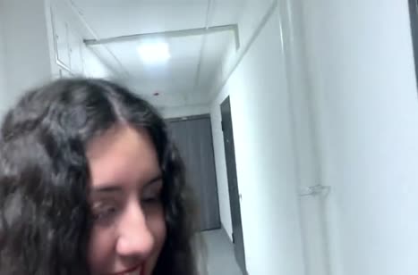 Соседка не смогла попасть домой и чел привел ее к себе погреться