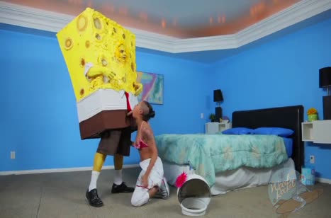 Губка Боб дал на ротик красивой Skin Diamond #4