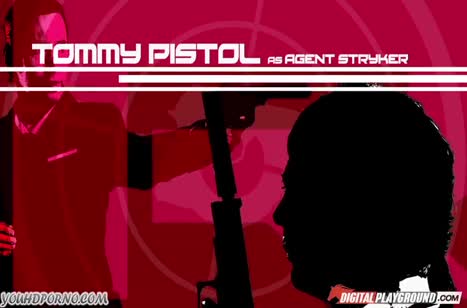 Гламурная Anikka Albrite с удовольствием прыгнула в постель