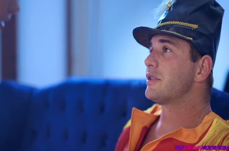 Худенькая давалка Molly Little наслаждается новогодним трахом