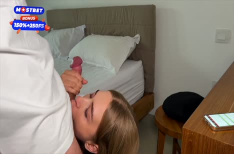 Сводная сестра расплатилась с братом за его молчание