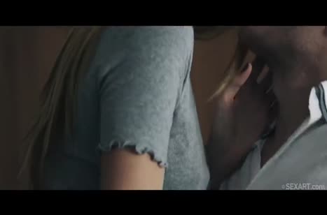 Подруга отвлекла парня от дел и соблазнила его на соитие #2