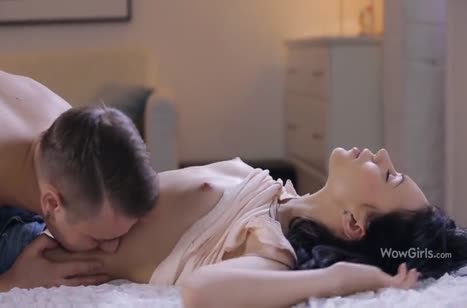 Худенькая молодка легко отдается другу на анальный секс #2