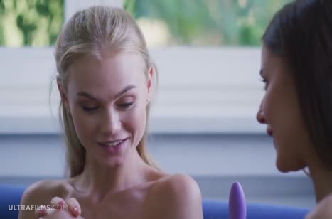 Лесбиянки устроили нежную оргию с любимой секс игрушкой #3