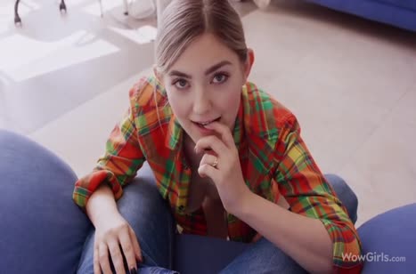 Молодая русская блондинка любит делать минет перед камерой #1