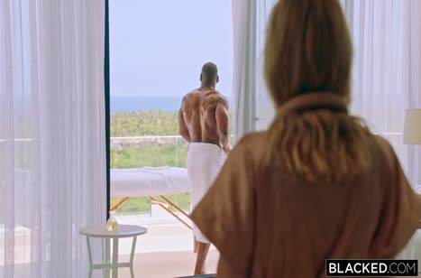 Молодая Kelly Collins не отказалась от траха с чернокожим #1