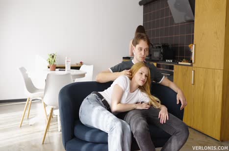 Девушка отбила парня у своей сестры