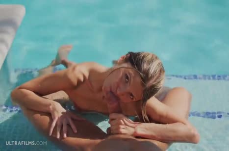 Влажная Gina Gerson классно шпилится с лысым прямо в бассейне #2