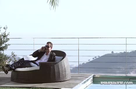 Богатый директор натягивает секретутку на работе