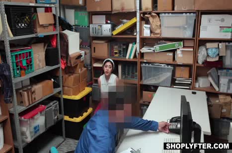 Angel Del Rey поймали на воровстве и в наказание трахнули