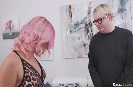 Муж куколд поделился своей женой с негром