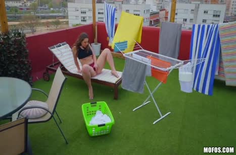 Sofia Curly снимает с чуваком трах прямо на крыше дома