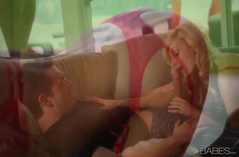 Блондинистая Erica Fontes нежно принимает член в писю