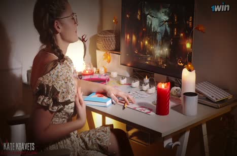 Девочка в красном секс наряде устроила пареньку сюрприз