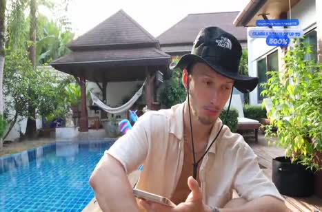 Поболтали у бассейна и решили перебраться в спальню #1