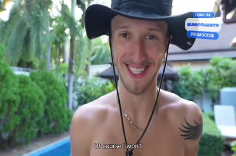 Поболтали у бассейна и решили перебраться в спальню #2