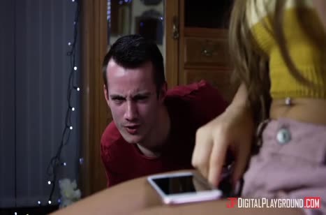 Парни жестко отымели гламурную шлюшку с двух сторон