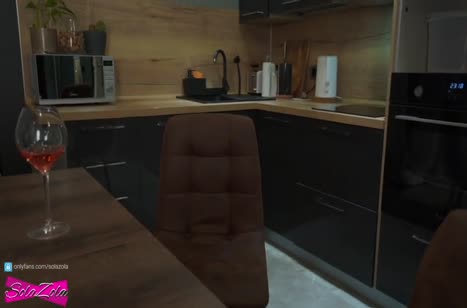 Пока муж в командировках его молодая жена шпилится с другим