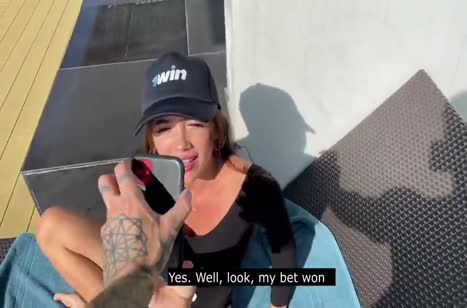 Симпатичная русская милашка быстро согласилась потрахаться