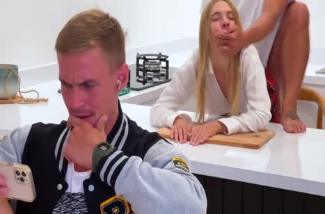 Тупой качок просрал свою девушку в телефоне #4