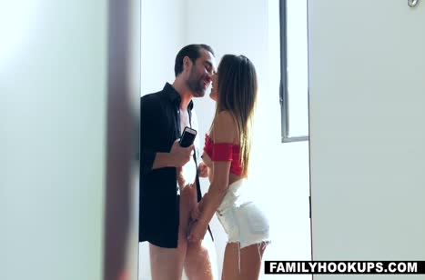 Liv Revamped классно делает минет и дрючится в задницу